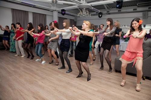 Проведите танцевальную тематическую вечеринку - советы от школы танца диваданс