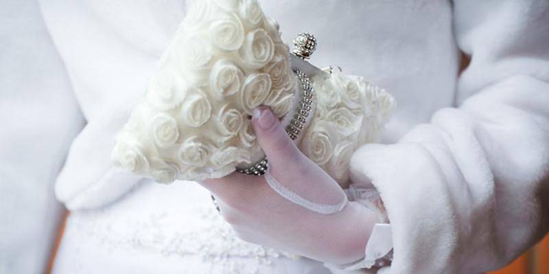 Модное свадебное платье для зимы 2022 года: мега тренды фото - модный журнал