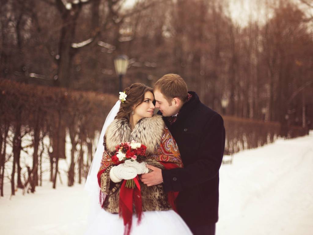 Самые красивые позы для свадебной фотосессии: идеи, фото. фотографии жениха и невесты: лучшие позы. свадебные позы для фотосессии летом, зимой, на мосту, на улице, загсе, во время свадьбы: идеи и фото