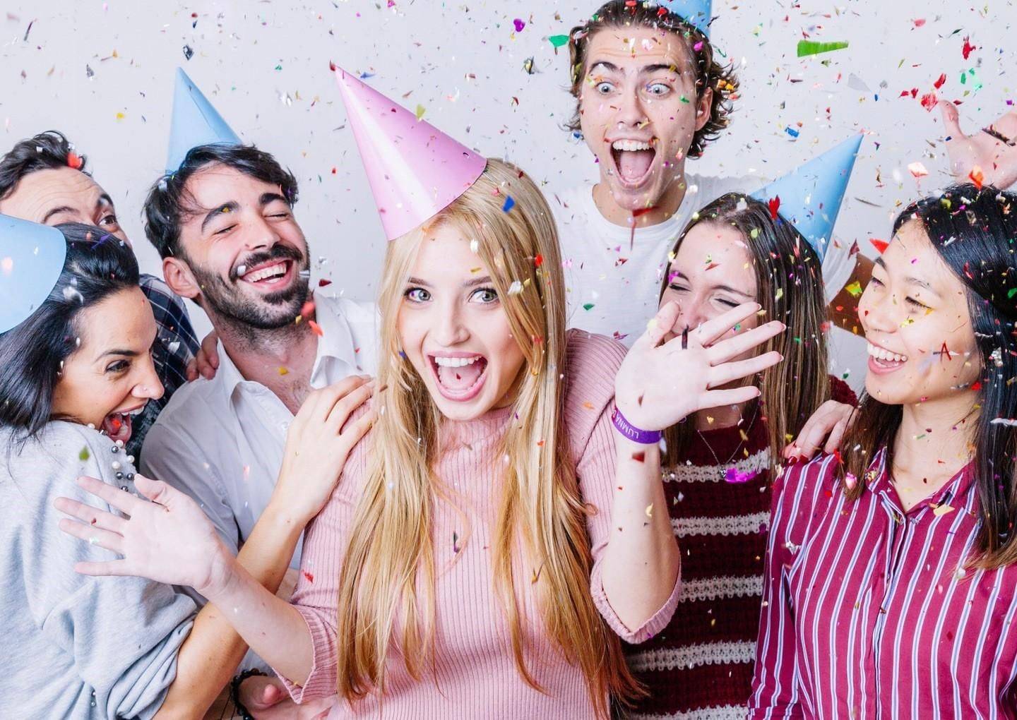 15 идей как поздравить начальника с днем рождения оригинально, красиво и креативно