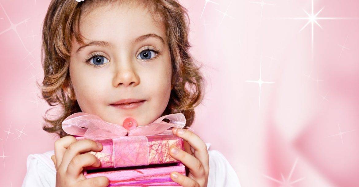 Что подарить девочкам на 8 Марта — большие сюрпризы для маленьких принцесс1