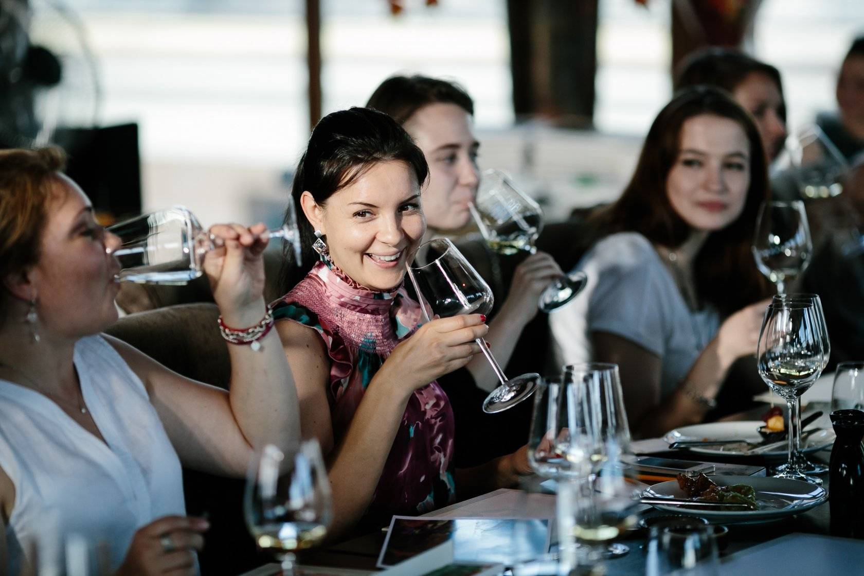 Как организовать вечеринку дегустации вина: 13 шагов