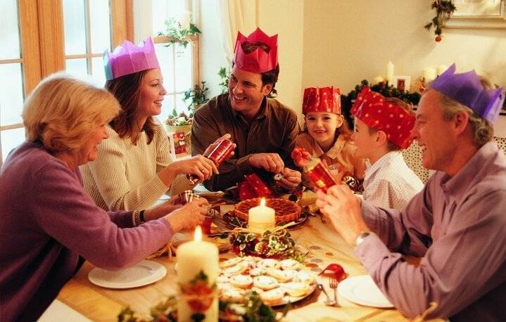 Игровая программа для новогоднего семейного праздника "Каждый в чем-то самый-самый"