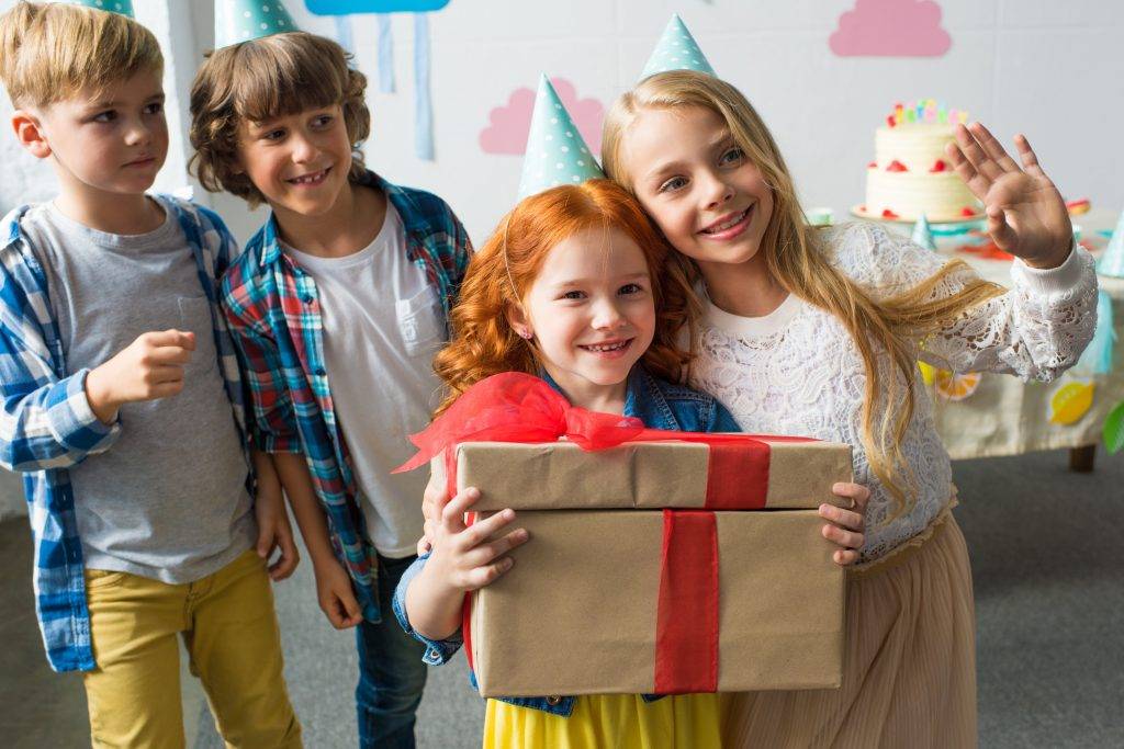 Школьные радости — это вам не шалости: идеи подарков для детей в школе.