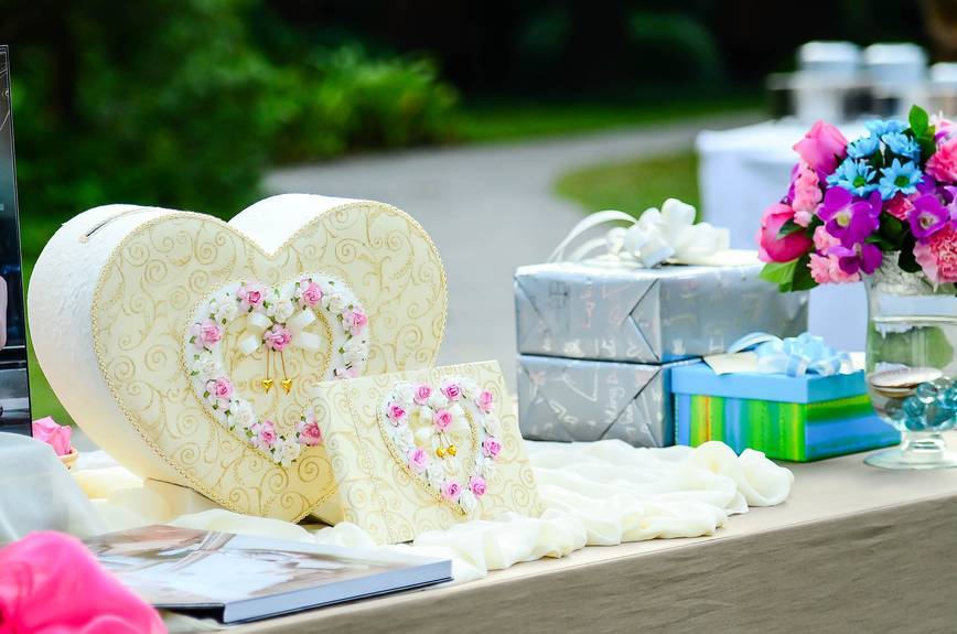 Что подарить на свадьбу молодоженам, или Как обойтись без банального конверта