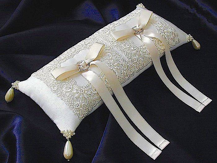 Свадебные аксессуары: подушечки для колец своими руками