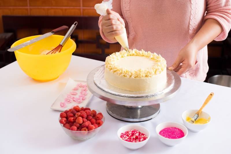 Торт на день рождения своими руками: оригинальные и простые идеи