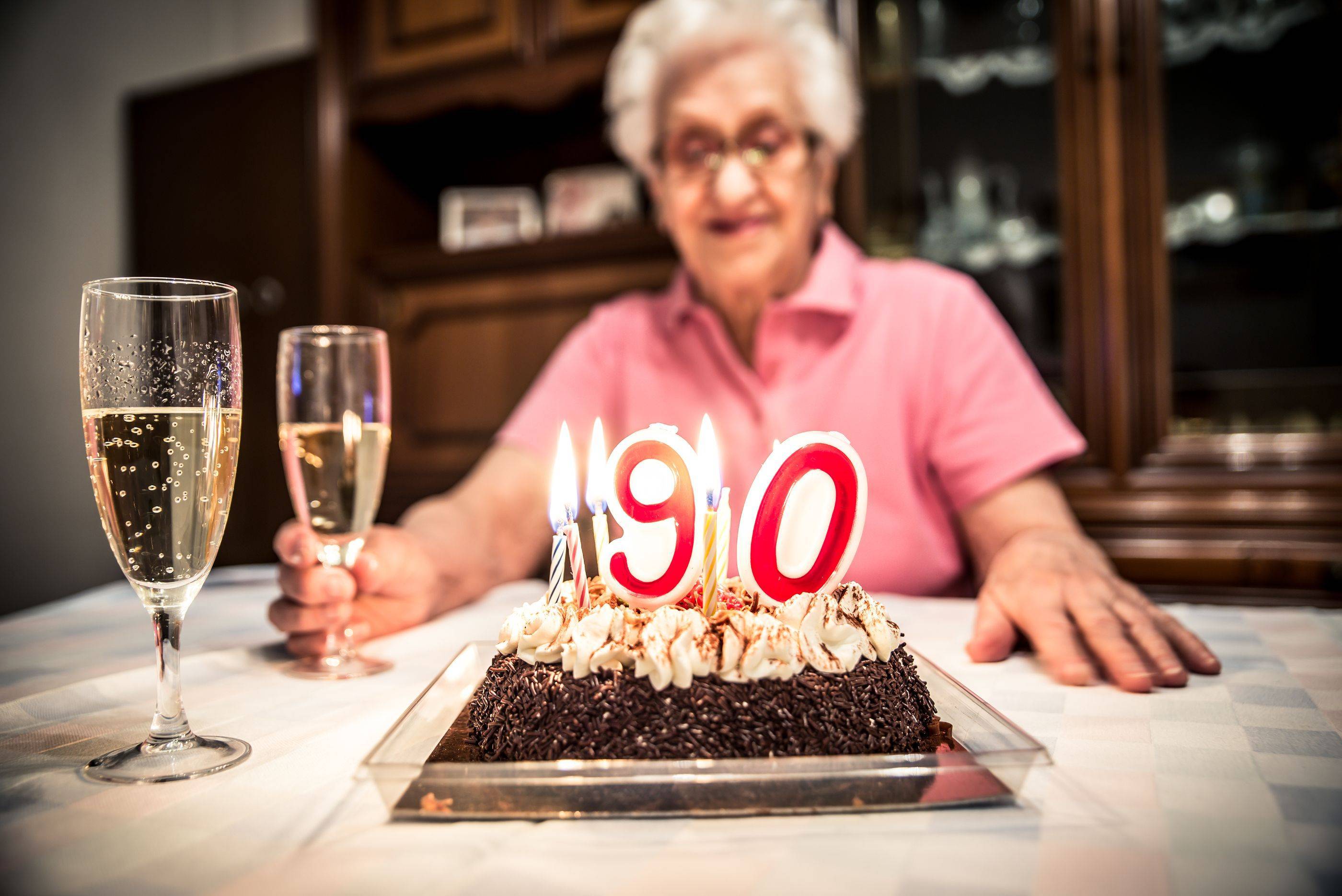 Что подарить бабушке на 80 лет в знак почтения и уважения