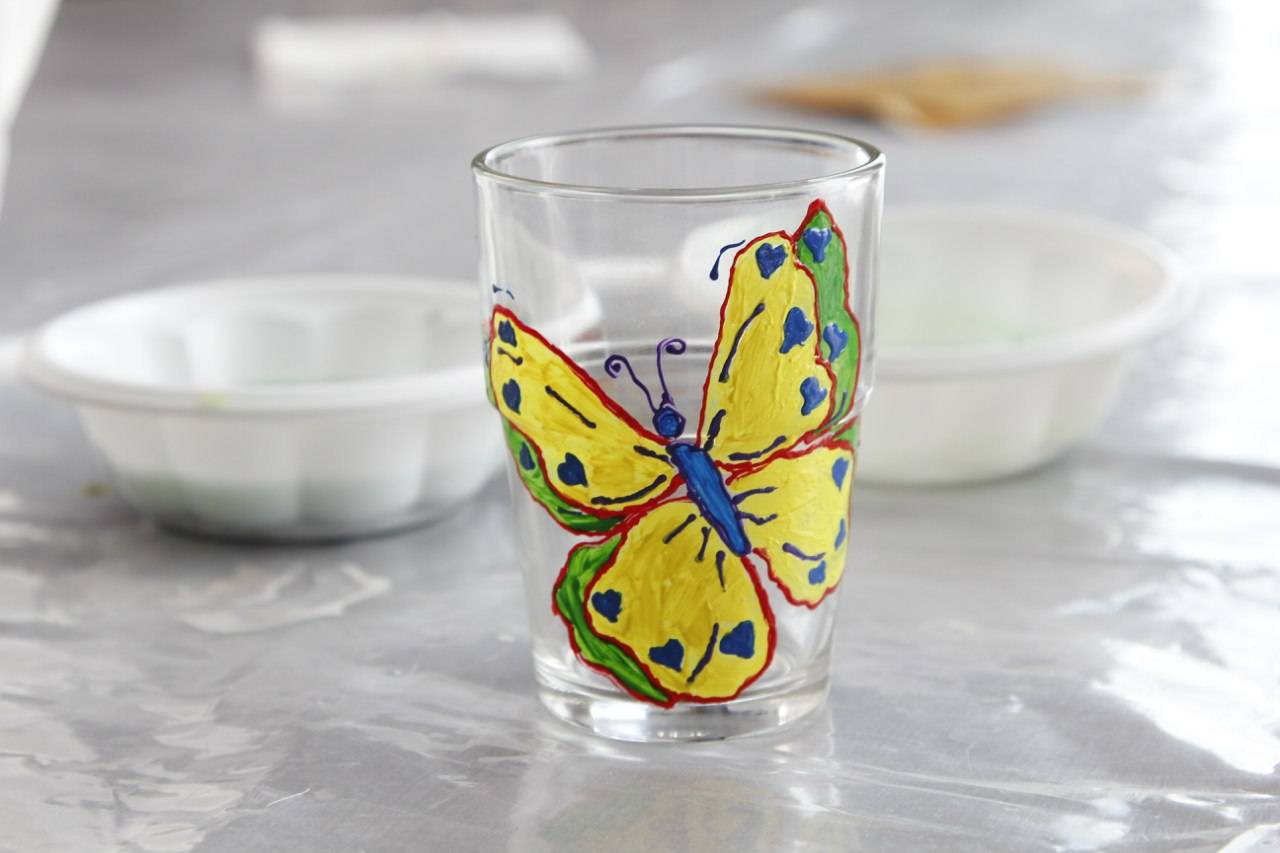 Роспись по стеклу витражными красками, акриловыми, рисунки на декоративные тарелки посуду - для начинающих шикарные, как называется