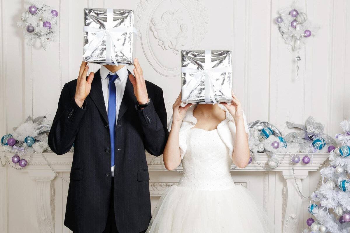 Что подарить на свадьбу: 50 лучших идей подарков молодоженам