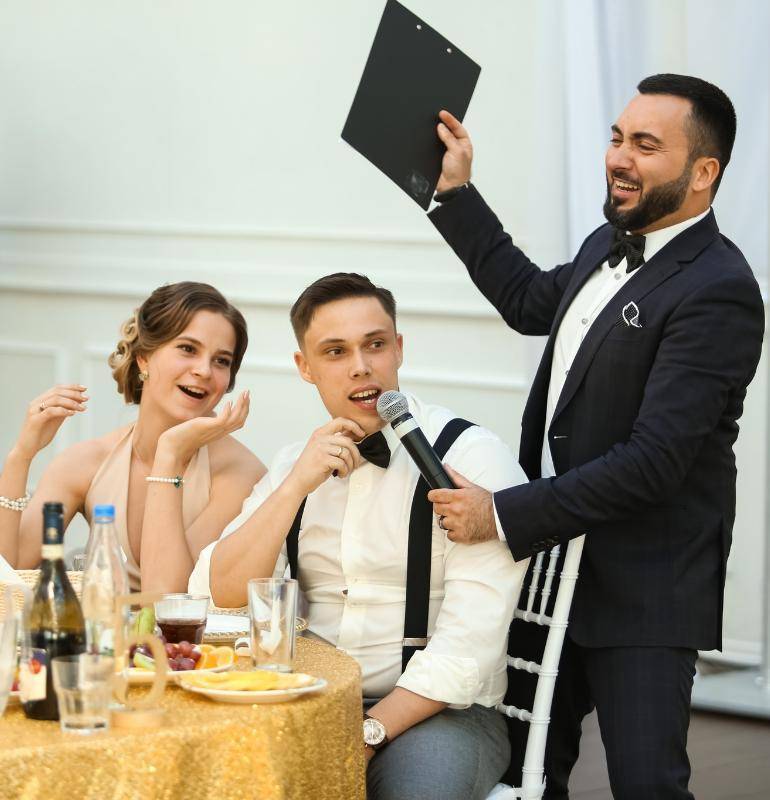 Как выбрать ведущего на свадьбу: актуальные советы для молодоженов