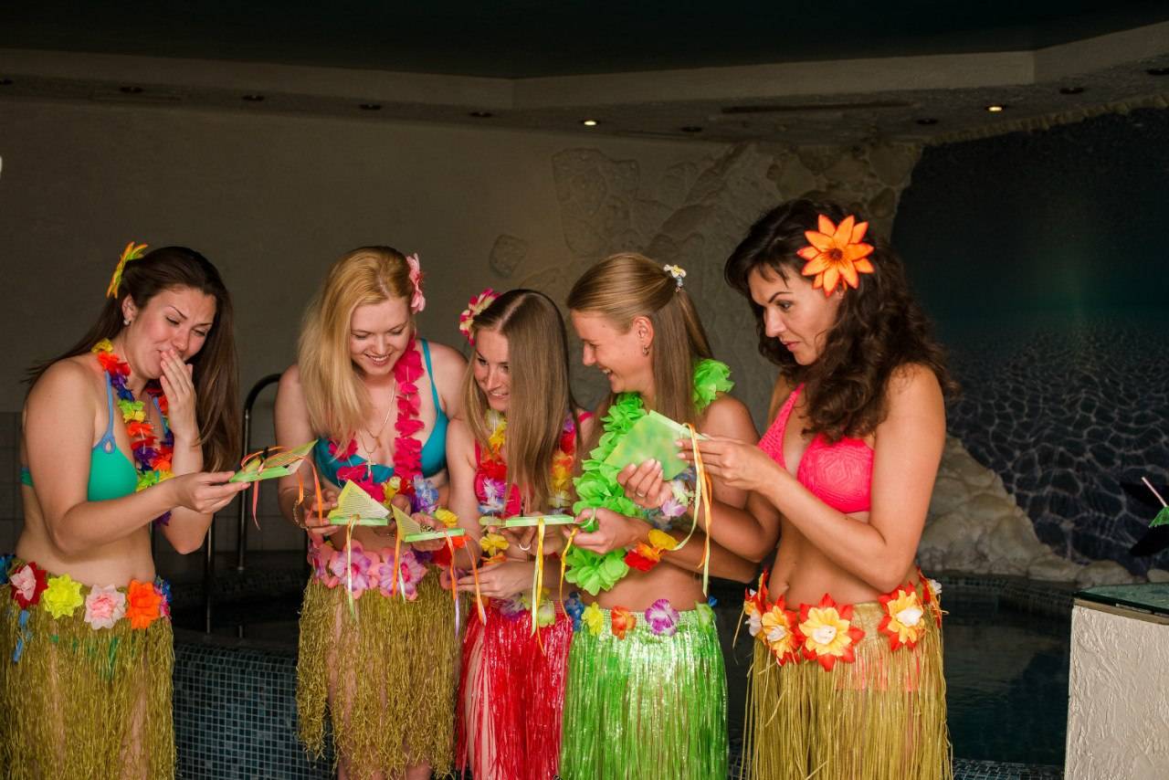 Гавайский стиль: тематическая вечеринка, оформление, наряды