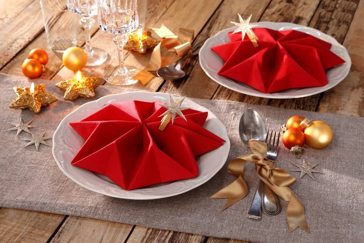 Как сложить салфетки для новогоднего стола: идеи для семейного праздника