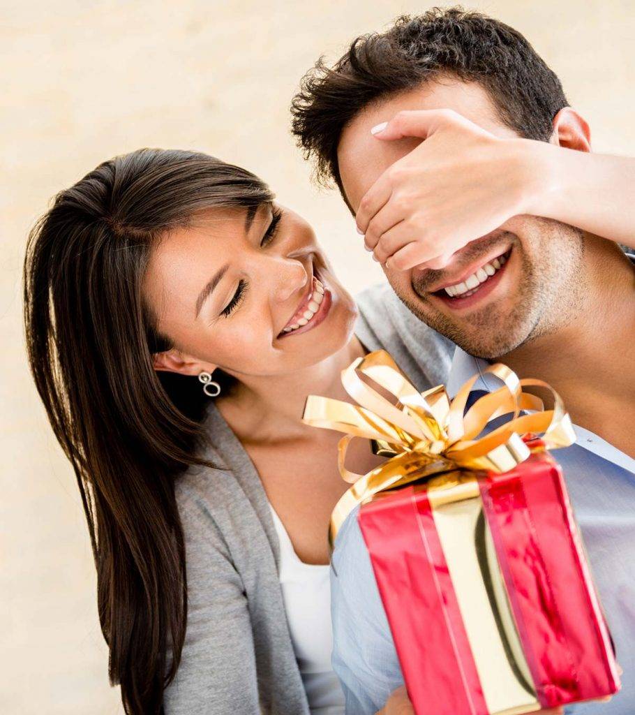 Что подарить жене на день рождения: выбираем подарок правильно